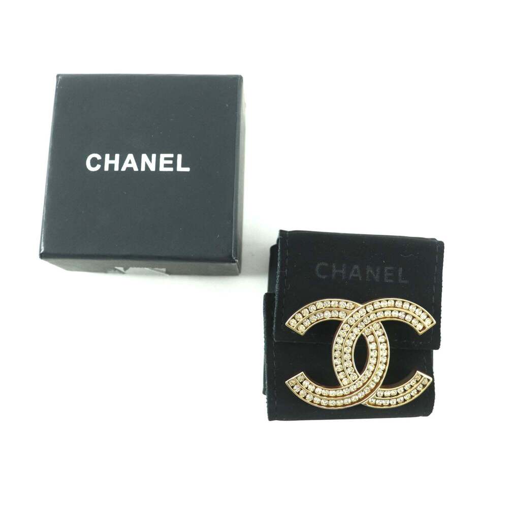 CHANEL Authentic Gold Logo Brooch - Picture 2 of 8